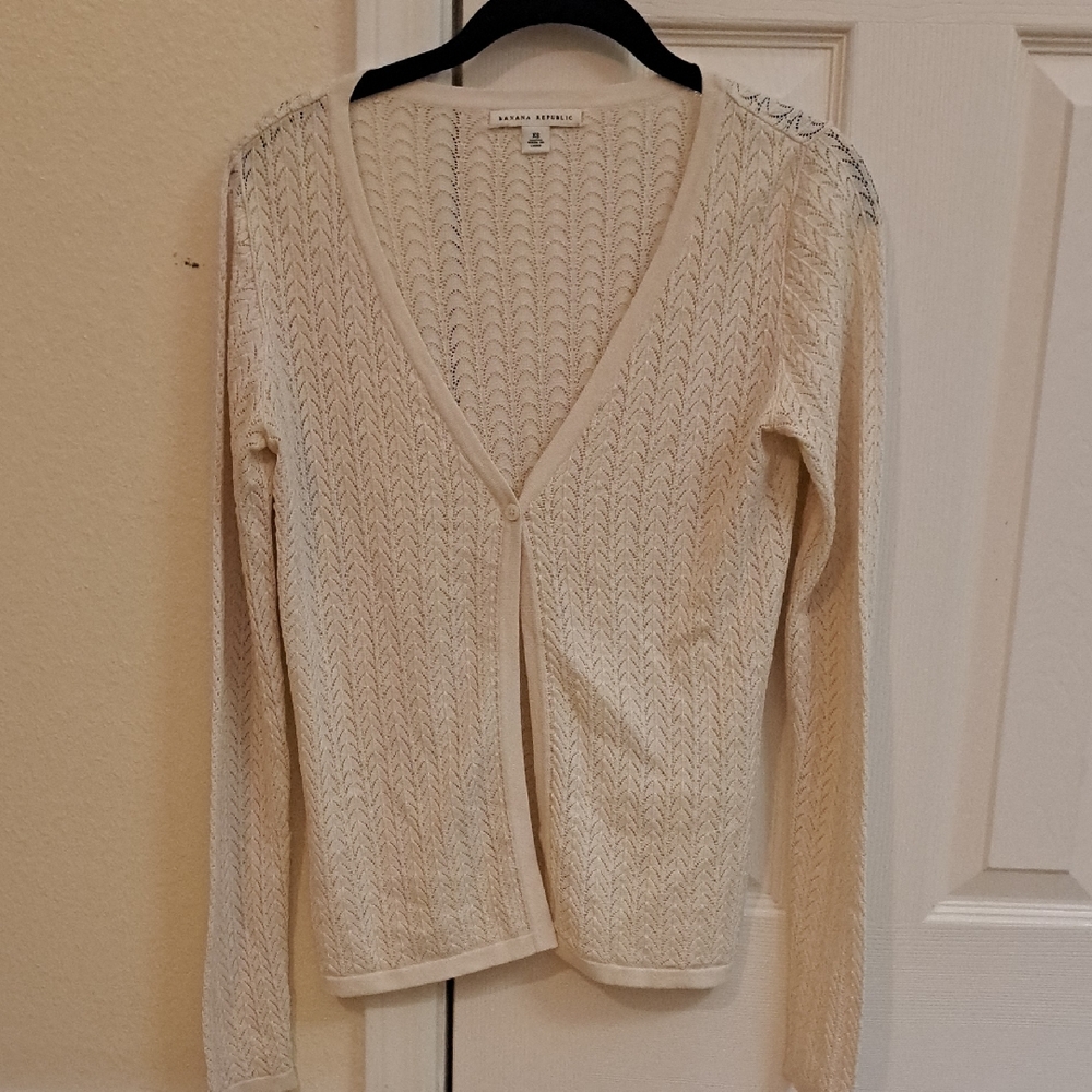 Banana Republic Off-White Knit Cardigan – Women’s Soft, Classic Layer